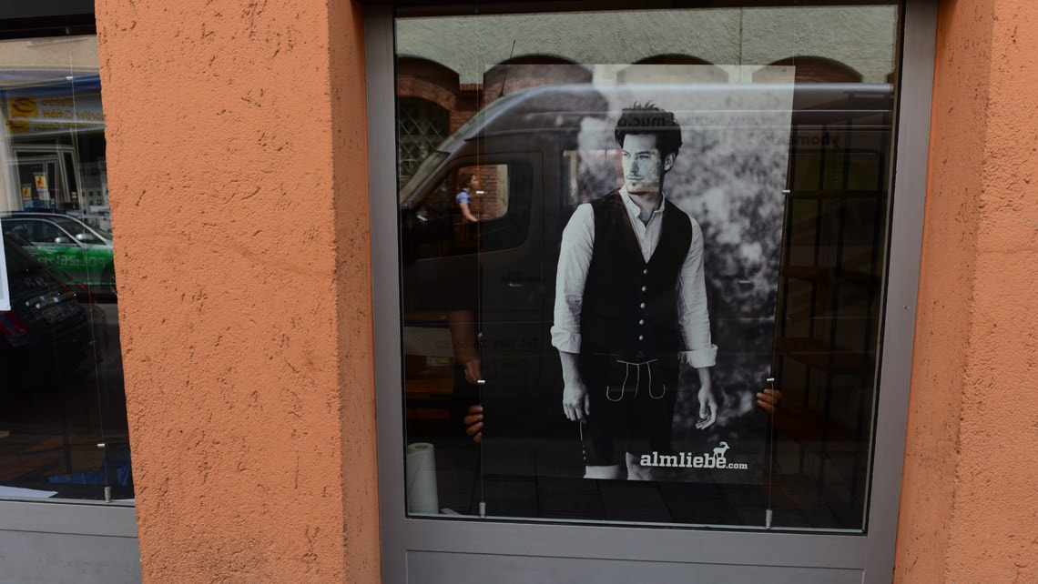 Gluing and photo canvases at Almliebe