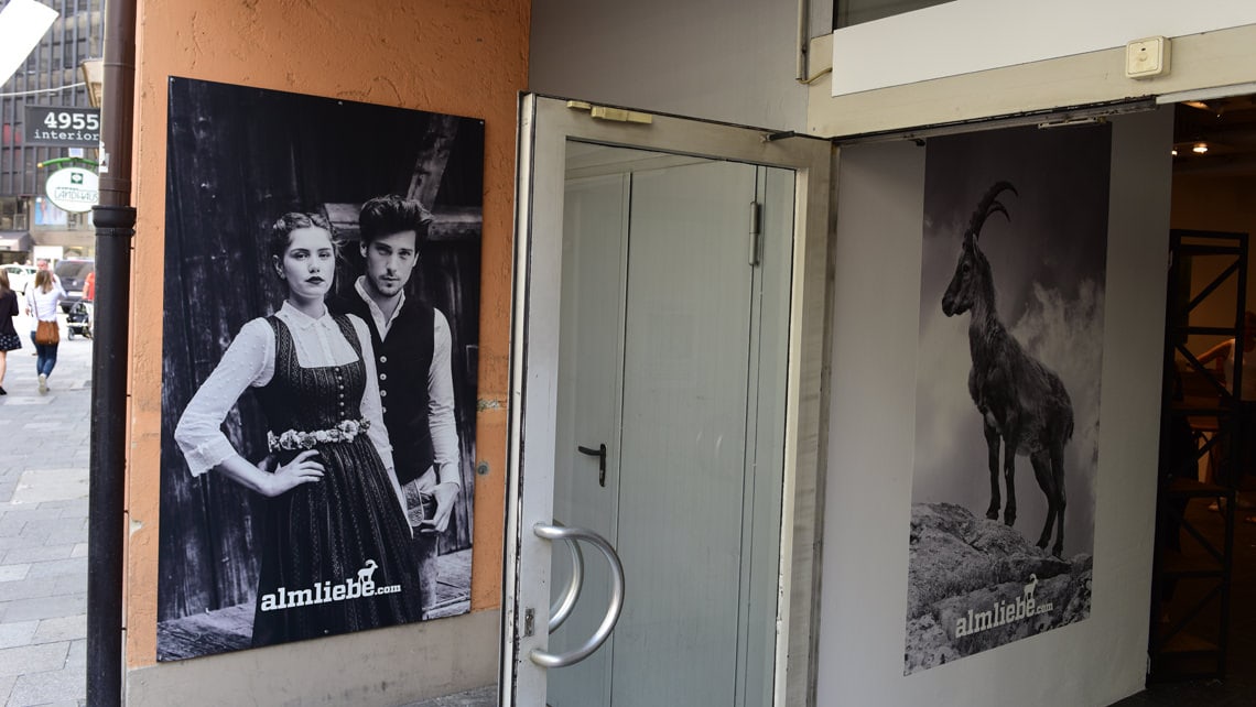 Gluing and photo canvases at Almliebe