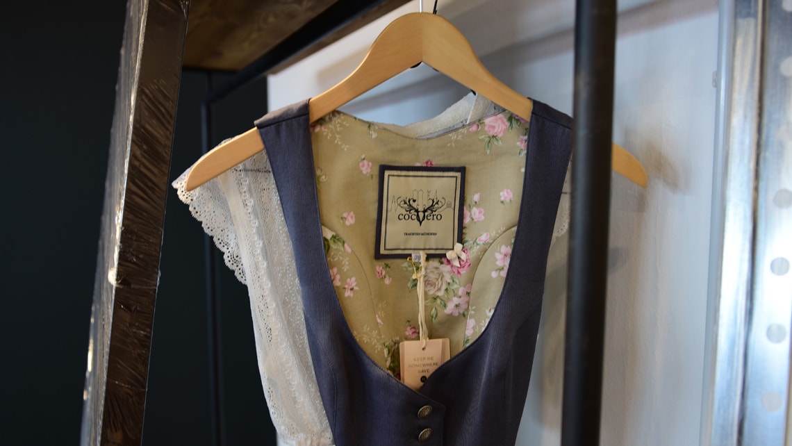 Gluing and photo canvases at Almliebe