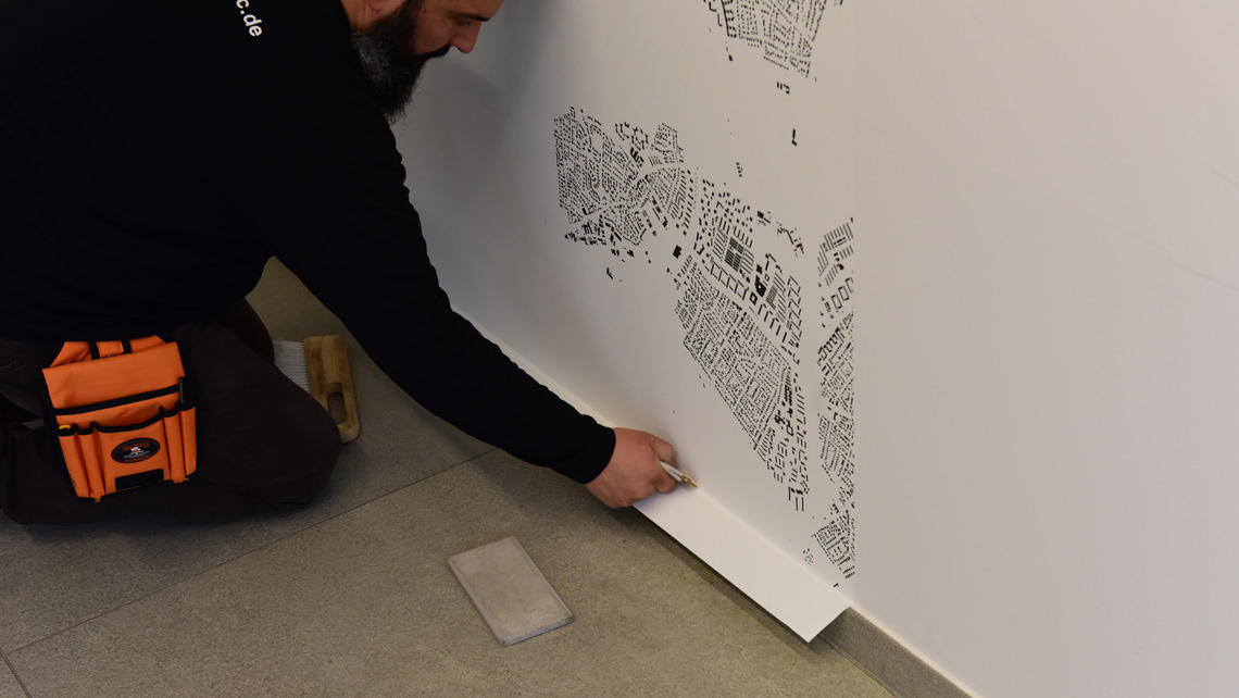 Sticking a photo wallpaper