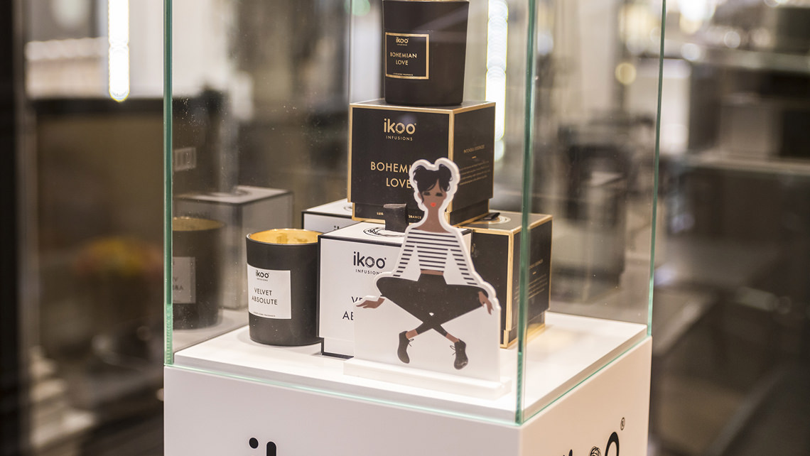 Mini PVC stand-up display