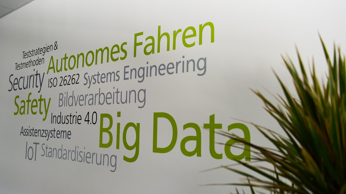 Bonding of a tag cloud