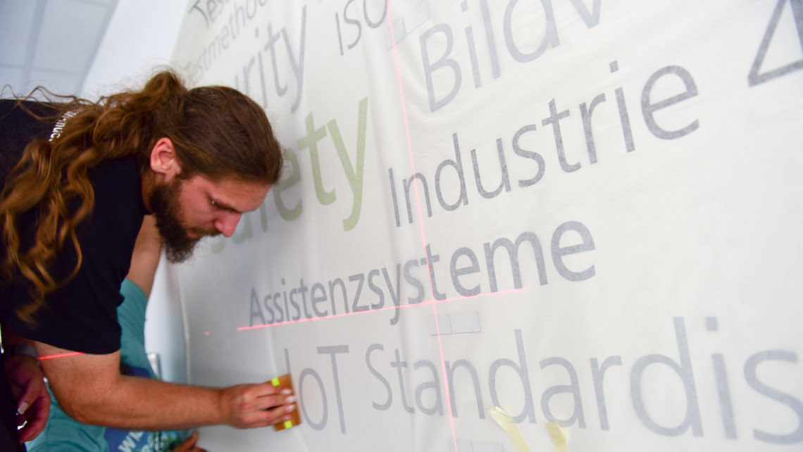 Bonding of a tag cloud