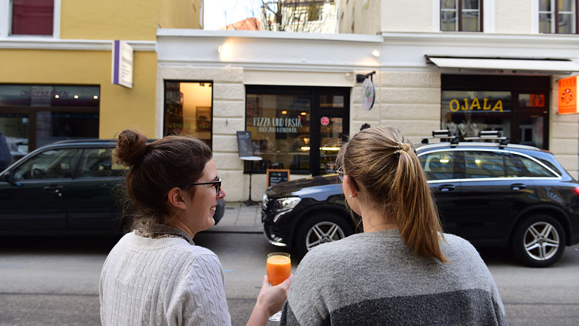Sign and signage in the valley: Cafe Vieni da me