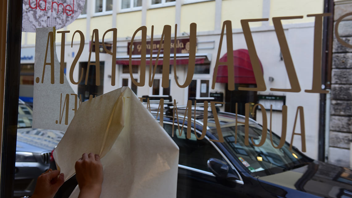 Sign and signage in the valley: Cafe Vieni da me