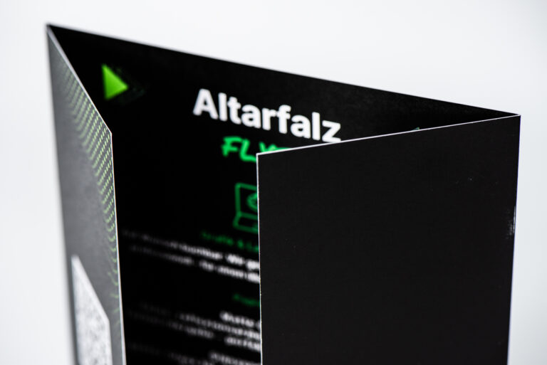 Window fold / Altar fold flyer