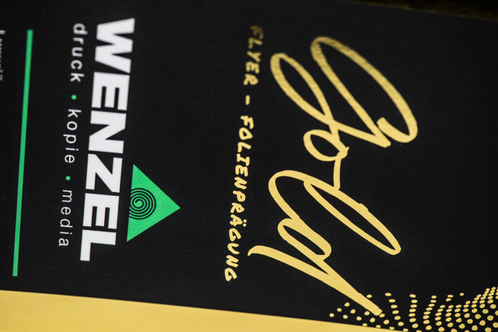 Flyer mit Veredelung und Prägung - Gold Silber Kupfer Folienprägung