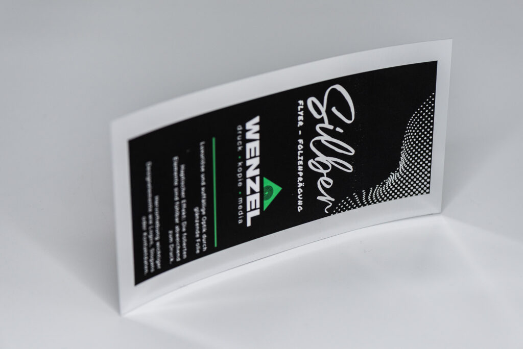 Flyer mit Veredelung und Prägung - Gold Silber Kupfer Folienprägung